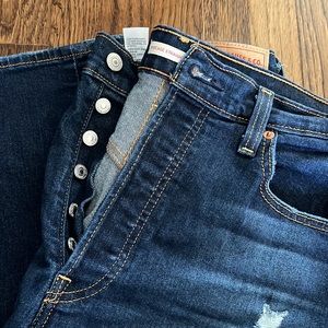 Levi’s Women’s Ultra High Rise Ribcage Straight Jean